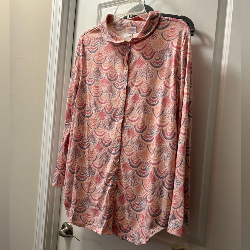 Scalloped Valentina